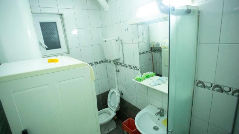Private Cozy Room 1 With Shared Kitchen In Appartment, Downtown Belgrad Exteriör bild